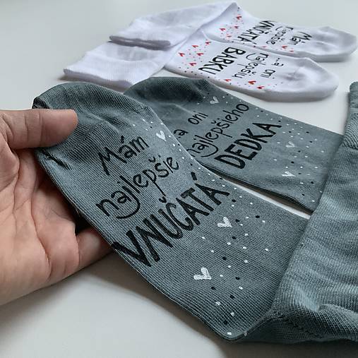 Maľované ponožky pre najlepšiu BABKU/najlepšieho DEDKA, ktorá má najlepšie vnúčatká (sivé pre dedka)