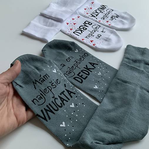 Maľované ponožky pre najlepšiu BABKU/najlepšieho DEDKA, ktorá má najlepšie vnúčatká (sivé pre dedka)
