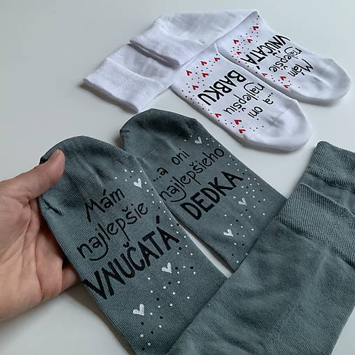 Maľované ponožky pre najlepšiu BABKU/najlepšieho DEDKA, ktorá má najlepšie vnúčatká (sivé pre dedka)