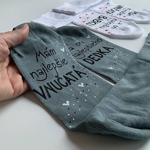 Maľované ponožky pre najlepšiu BABKU/najlepšieho DEDKA, ktorá má najlepšie vnúčatká (sivé pre dedka)