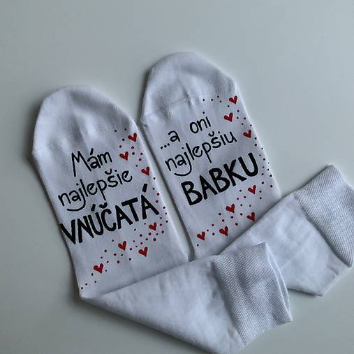 Maľované ponožky pre najlepšiu BABKU/najlepšieho DEDKA, ktorá má najlepšie vnúčatká (V čierno červenej kombinácii maľby)