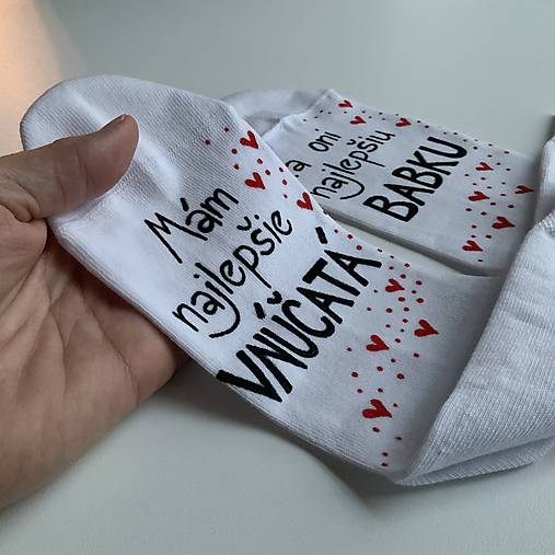 Maľované ponožky pre najlepšiu BABKU/najlepšieho DEDKA, ktorá má najlepšie vnúčatká (V čierno červenej kombinácii maľby)