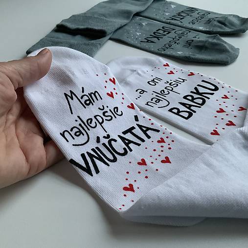 Maľované ponožky pre najlepšiu BABKU/najlepšieho DEDKA, ktorá má najlepšie vnúčatká (V čierno červenej kombinácii maľby)