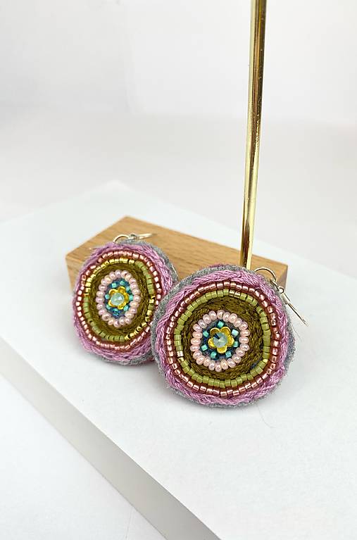 Náušnice vyšívané  kulaté korálkové