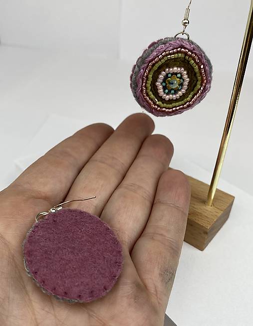 Náušnice vyšívané  kulaté korálkové