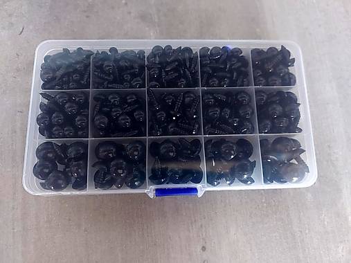 Veľký box očiek (350ks + 350 poistiek)