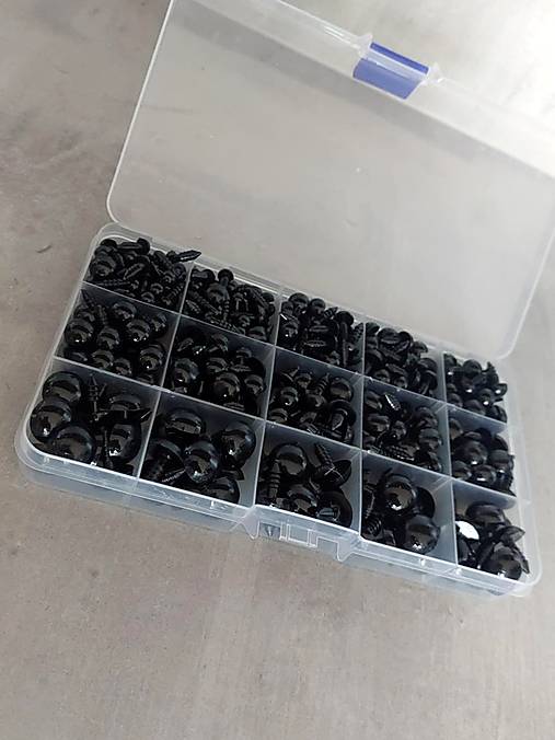 Veľký box očiek (350ks + 350 poistiek)