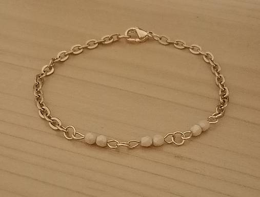 Náramky - Minimalistický náramok - béžový - pozlátená chirurgická oceľ - 18043543_