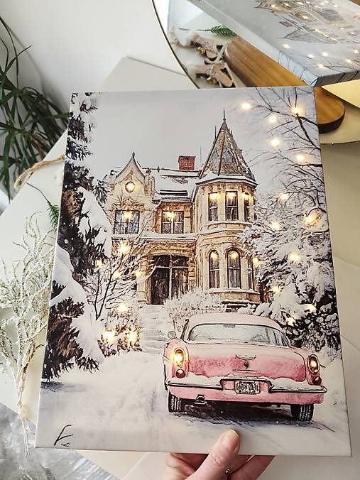 Svietiaci vianočný obraz – Zimný domček as autíčkom (40 × 30 cm)