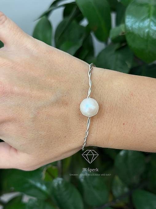 Jemný strieborný 925/1000 náramok s riečnou perlou