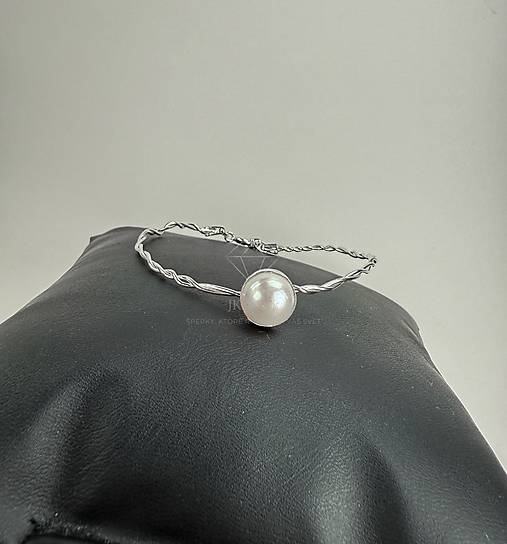 Jemný strieborný 925/1000 náramok s riečnou perlou