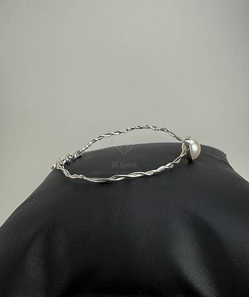 Jemný strieborný 925/1000 náramok s riečnou perlou