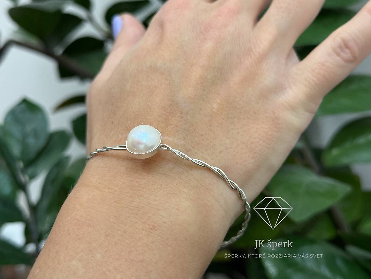 Jemný strieborný 925/1000 náramok s riečnou perlou