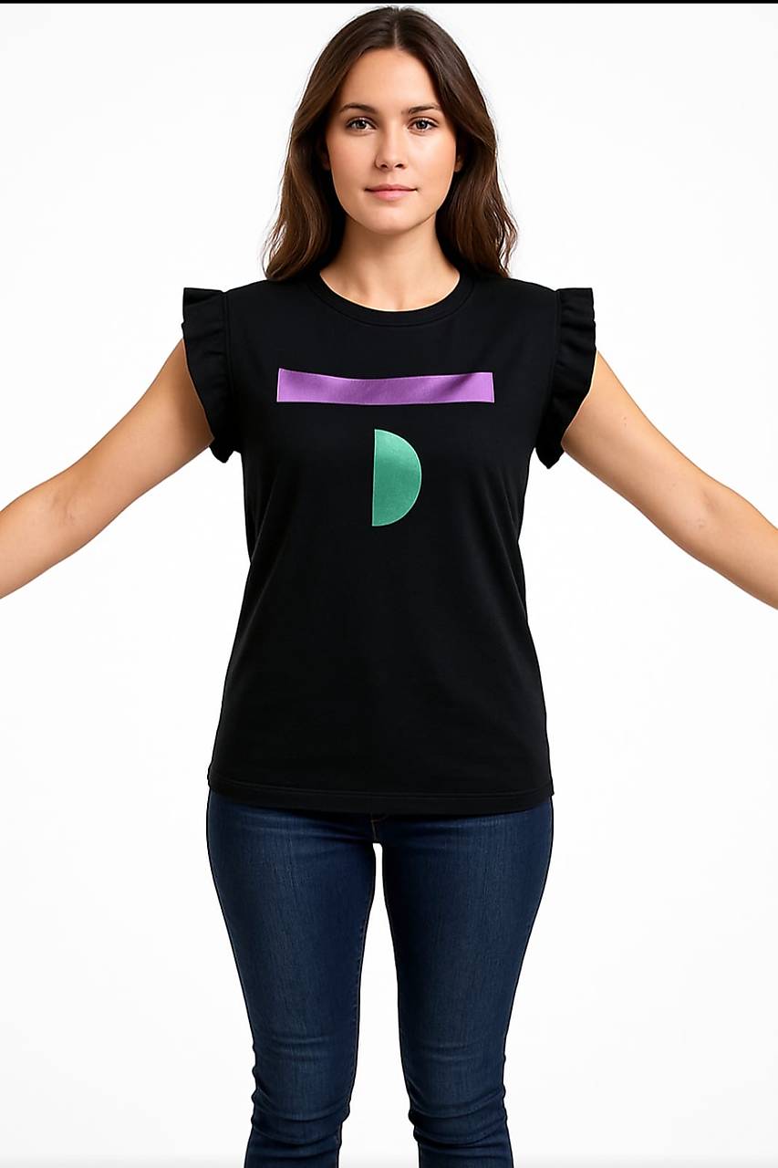 Černé tričko s volánky a geometrií