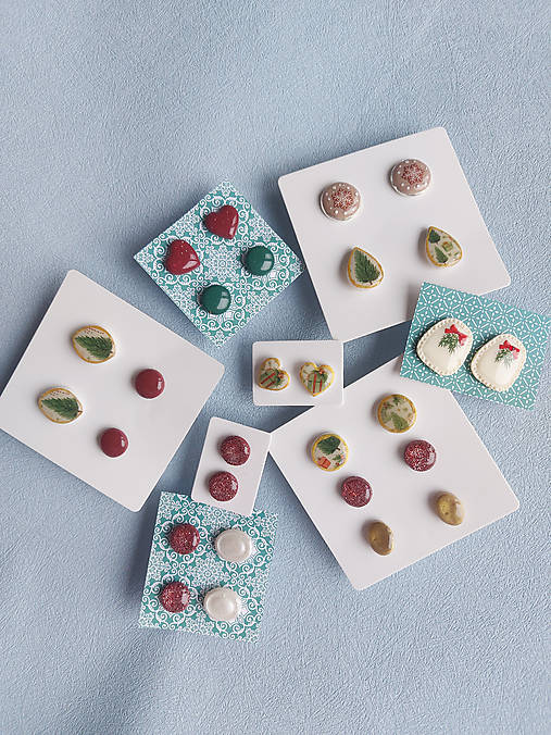 Náušnice - Jemné vianočné napichovačky - náušnice z polymérovej hmoty - 18045146_