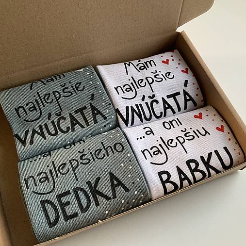Maľované ponožky pre najlepšiu BABKU/najlepšieho DEDKA, ktorá má najlepšie vnúčatká sivé s menami vnúčat
