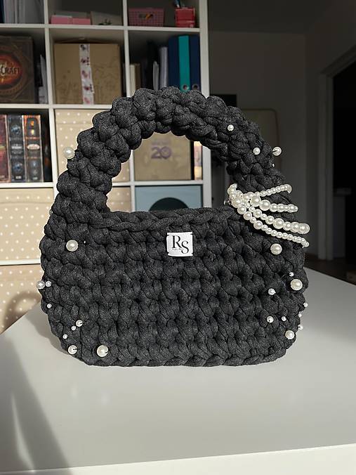 Taštičky - Háčkovaná kabelka do ruky s perličkami - 18044871_