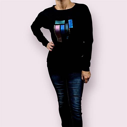 Černé tričko s geometrií