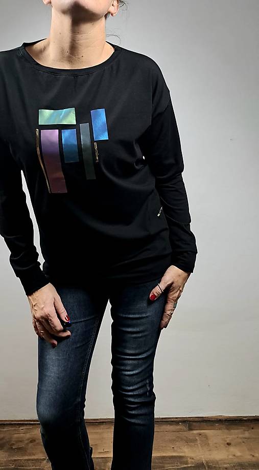 Černé tričko s geometrií