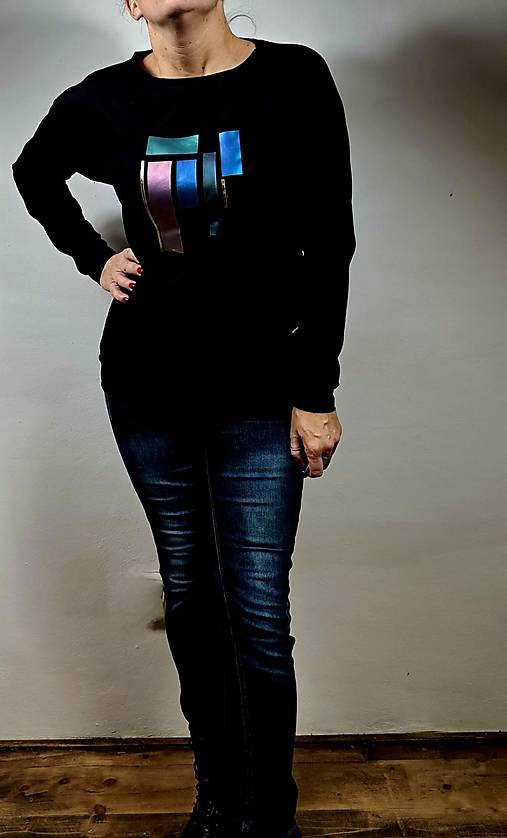 Černé tričko s geometrií