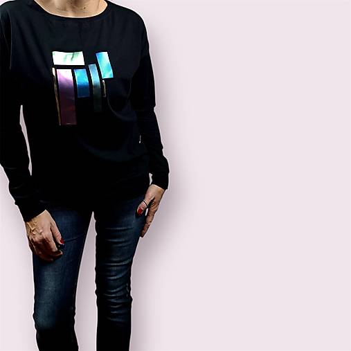 Černé tričko s geometrií