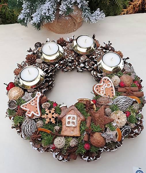 Dekorácie - Adventný veniec s perníčkami 30 cm - 18046548_