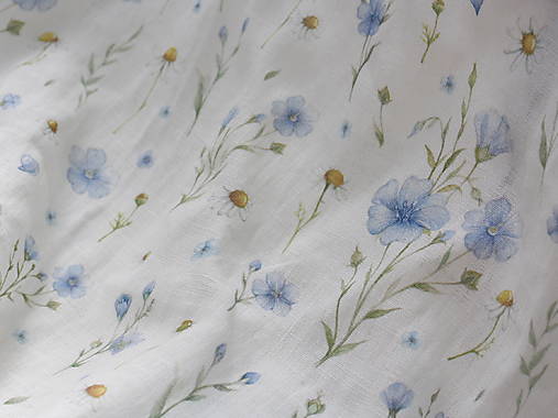 Romantická dámska jemná šatka zo 100% ľanu s autorským motívom ľanových kvetín "Linen"