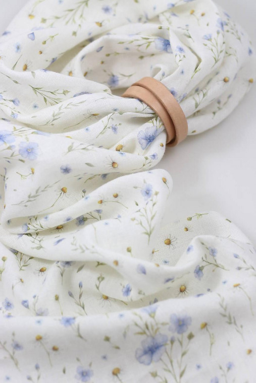 Romantická dámska jemná šatka zo 100% ľanu s autorským motívom ľanových kvetín "Linen"