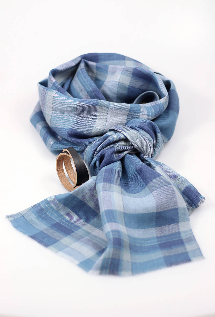 Pánsky modrý kockovaný šál z mäkkého 100% ľanu "Scott"