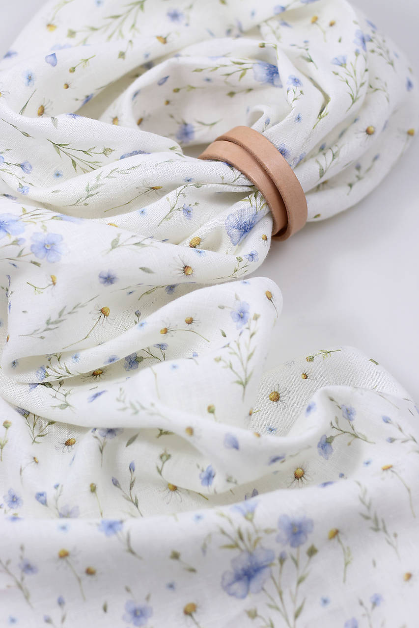 Romantická dámska jemná šatka zo 100% ľanu s autorským motívom ľanových kvetín "Linen"