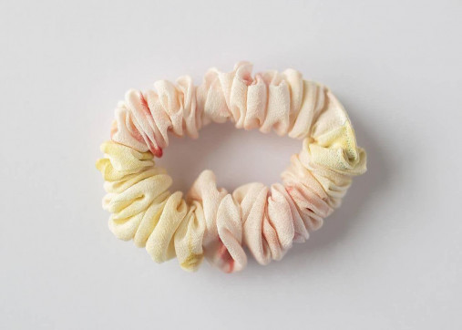 Ozdoby do vlasov - Malá hodvábna gumička do vlasov aj na ruku-"Jarný úsvit" - 17373726_