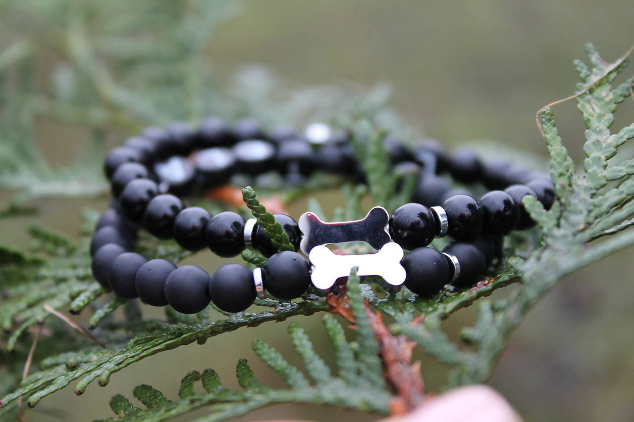 Pre majiteľov psíka _Náramok kostička