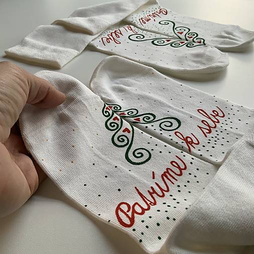 SADA - Maľované vianočné ponožky s nápisom: "Patríme k sebe"