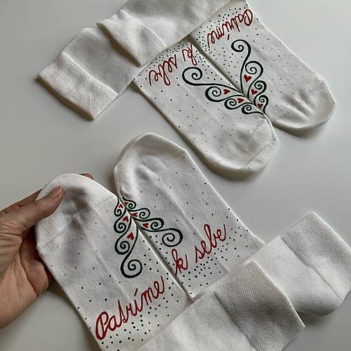 SADA - Maľované vianočné ponožky s nápisom: "Patríme k sebe"