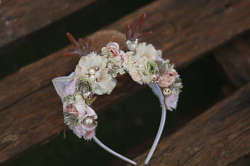 Ozdoby do vlasov - Vianočná kvetinová čelenka s parôžkami sobík/srnček  (Ružovo-béžová) - 18049123_