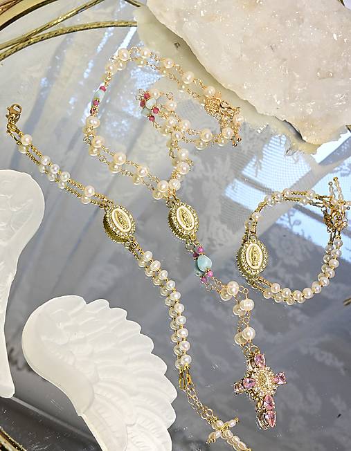 Dámsky ruženec na ruku z riečnych perál