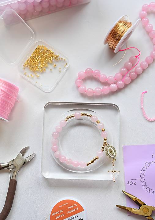 Dámsky ruženec na ruku z ruženínu