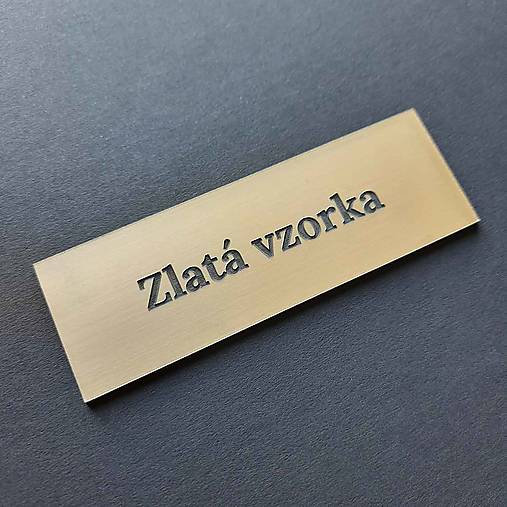 Úložné priestory & Organizácia - Štvorlístok drevená menovka na vstupné dvere gravírovaná (Zlatá matná-plast) - 18051124_