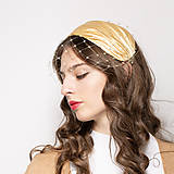 Ozdoby do vlasov - Spoločenský klobúčik s drapovaným hodvábom v retro štýle, elegantná široká čelenka z hodvábu na svadbu, príležitosti - 18051336_