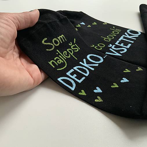 Maľované ponožky s nápisom: "Najlepší dedko, čo dovolí všetko" (čierne 2)