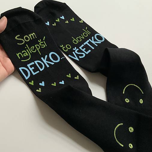 Maľované ponožky s nápisom: "Najlepší dedko, čo dovolí všetko" (čierne 2)