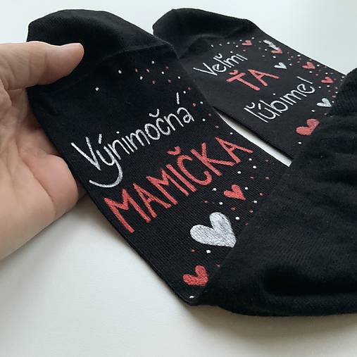 Maľované ponožky pre MAMU (čierne s nápisom: "výnimočná MAMA...”)
