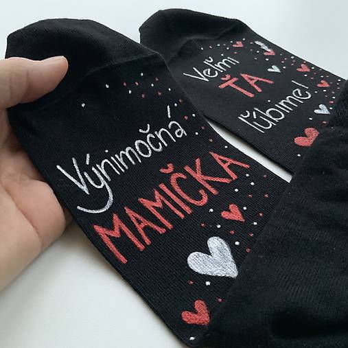 Maľované ponožky pre MAMU (čierne s nápisom: "výnimočná MAMA...”)