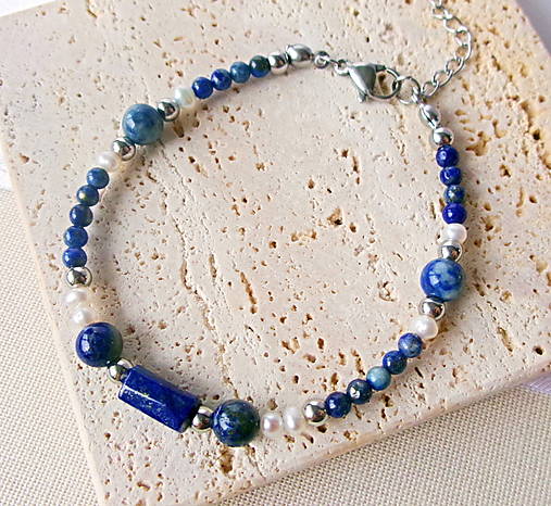Náramky - Náramok lapis lazuli s perličkami - 18055787_