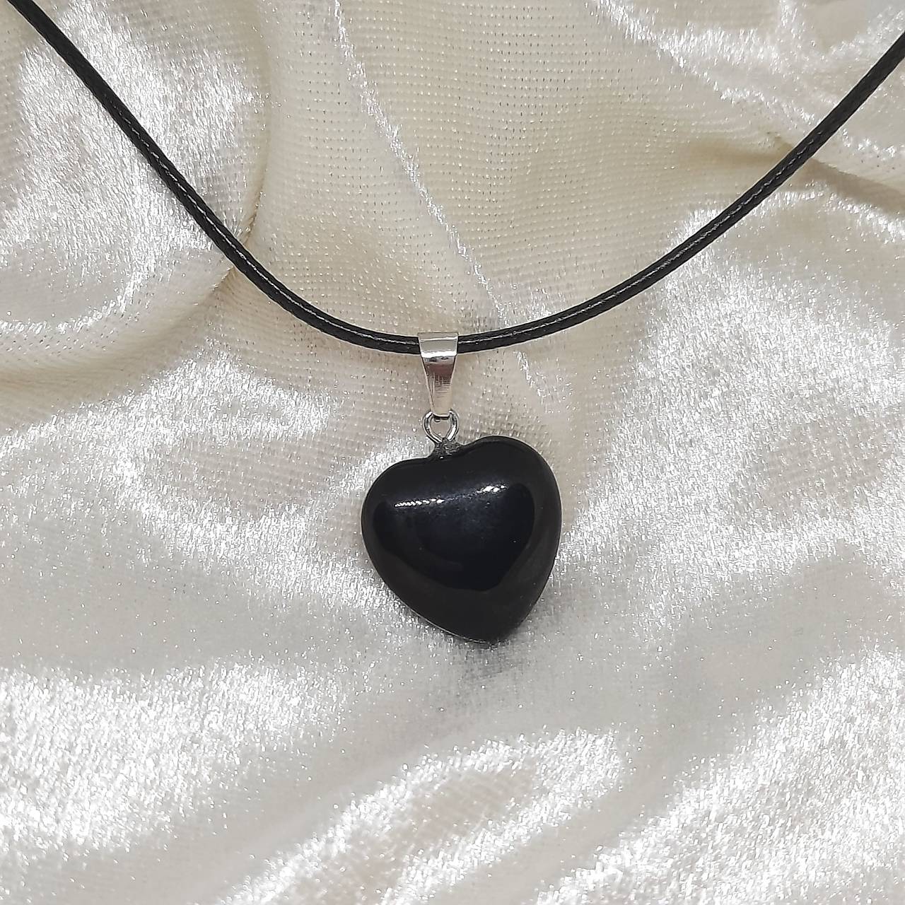 Prívesok srdce z minerálu (čierny obsidián 20mm+šnúrka)
