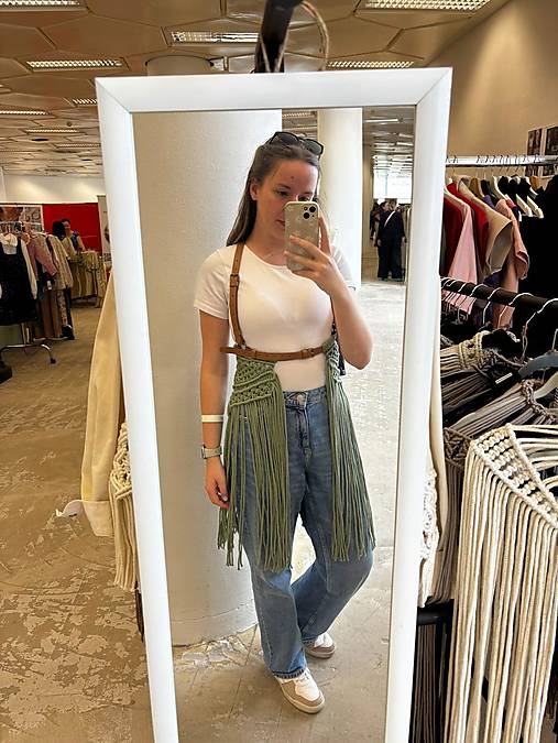 Kožené popruhy s makramé sukňou