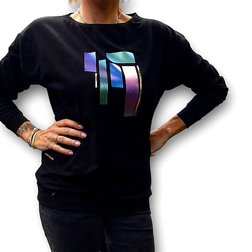 Černé tričko s geometrií