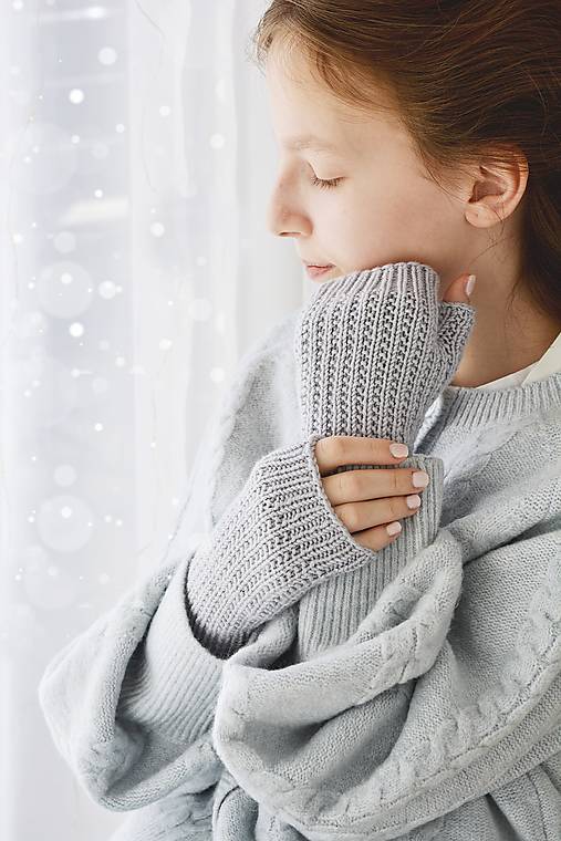 Rukavice - Dámske ručne pletené nátepníčky - pastelové I (Perlovošedá 12504) - 18059864_