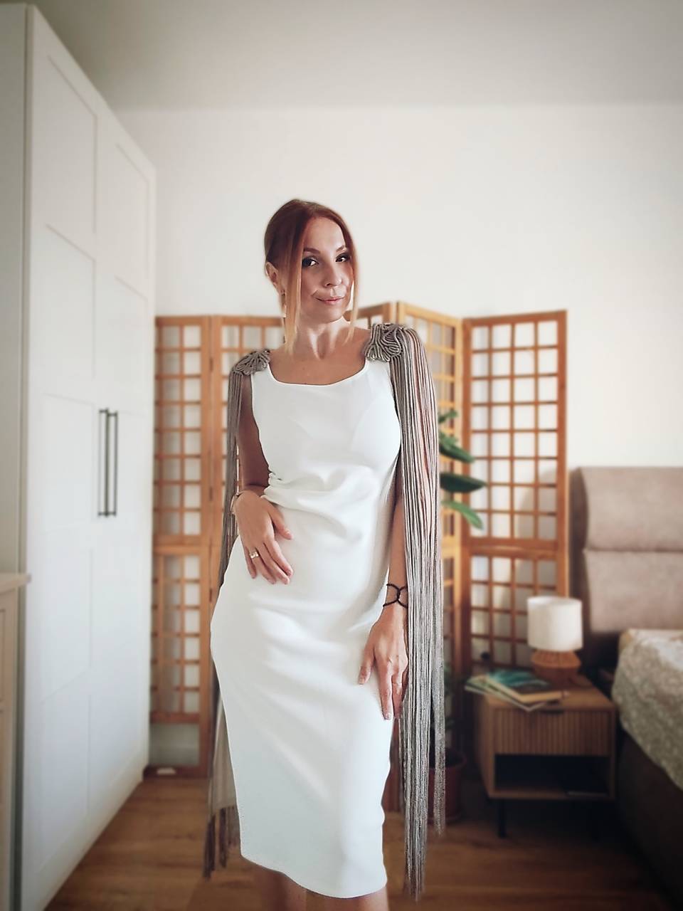 Šaty s makramé aplikáciou