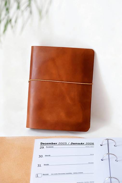 Papiernictvo - Kožený diár 2027 - slovenský, personalizovaný, A6/A5 karisblok (A6) - 18060645_